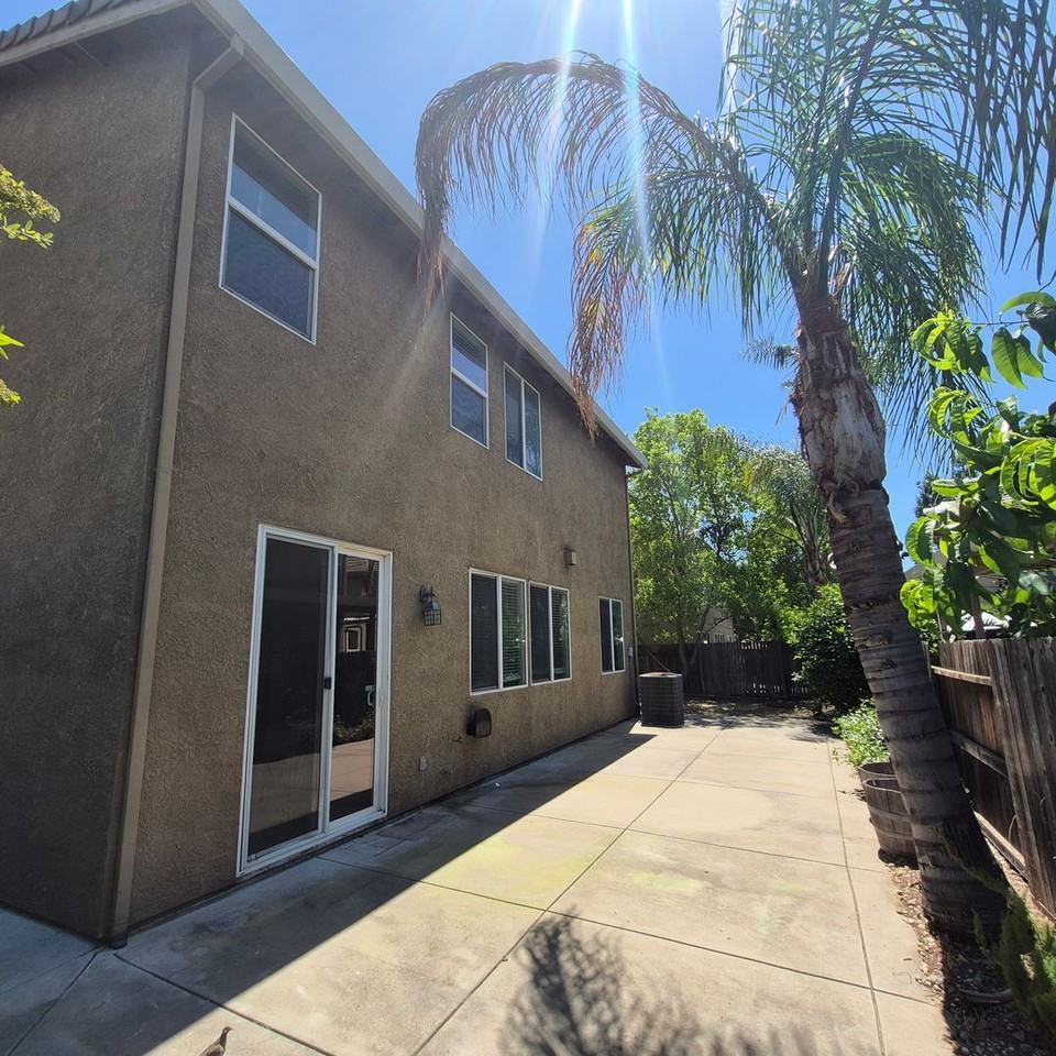 923 Keely Dr - Photo 3 of 38