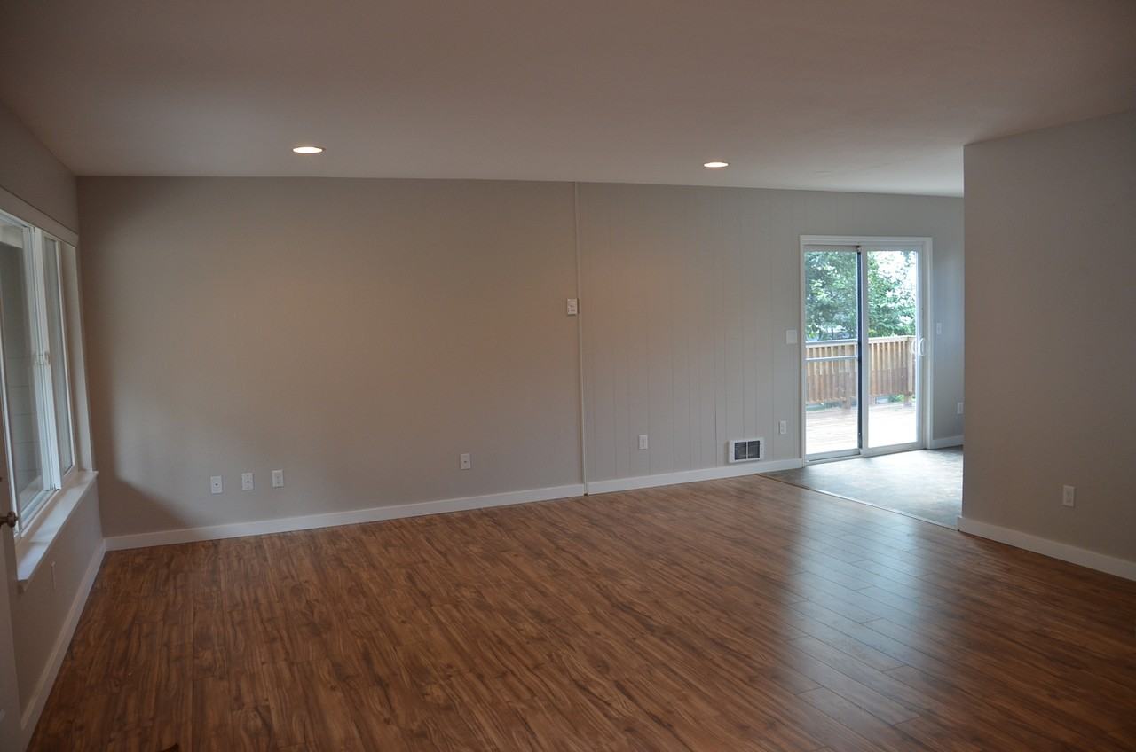 1317 Nw Benton St - Photo 3 of 31