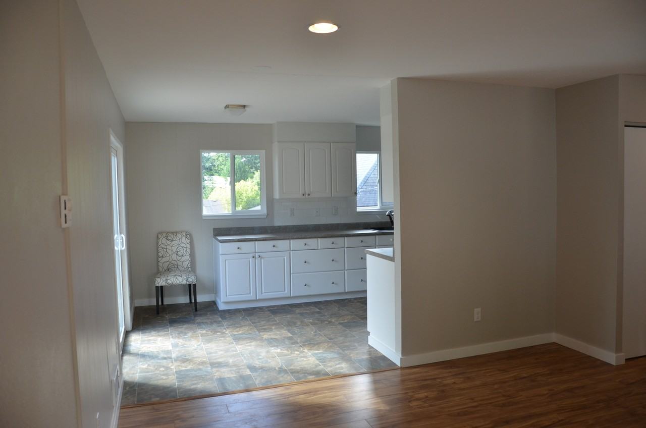 1317 Nw Benton St - Photo 4 of 31