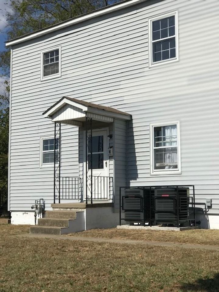 1714 3rd Ave #B - Photo 2 of 11