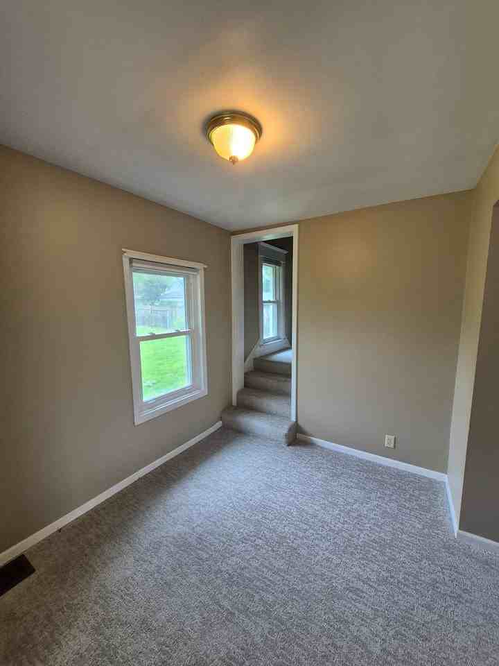 1001 S Hinshaw Ave - Photo 6 of 15