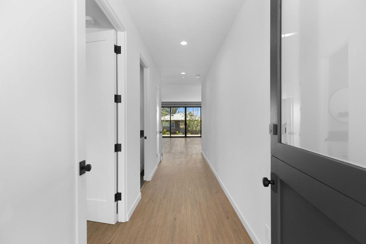21552 Treetop Ln - Photo 3 of 45