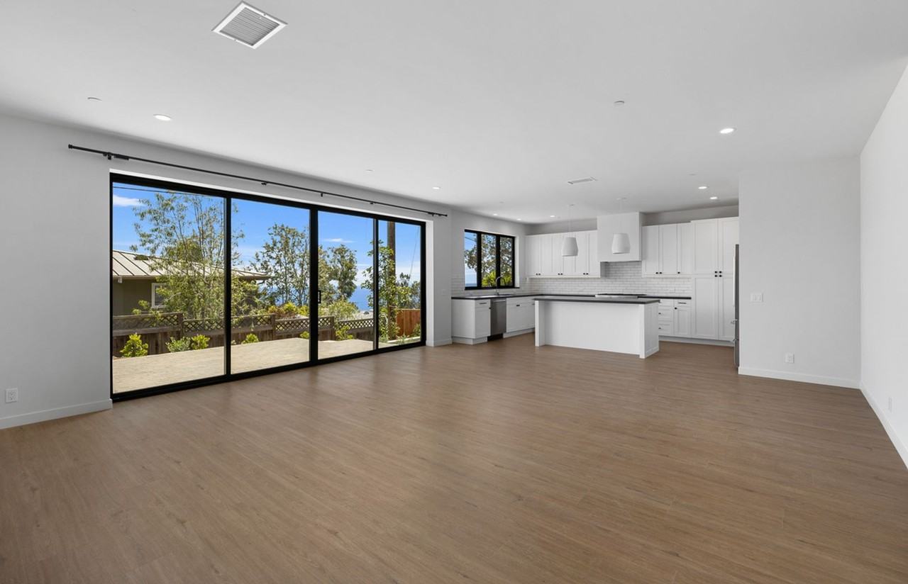 21552 Treetop Ln - Photo 6 of 45