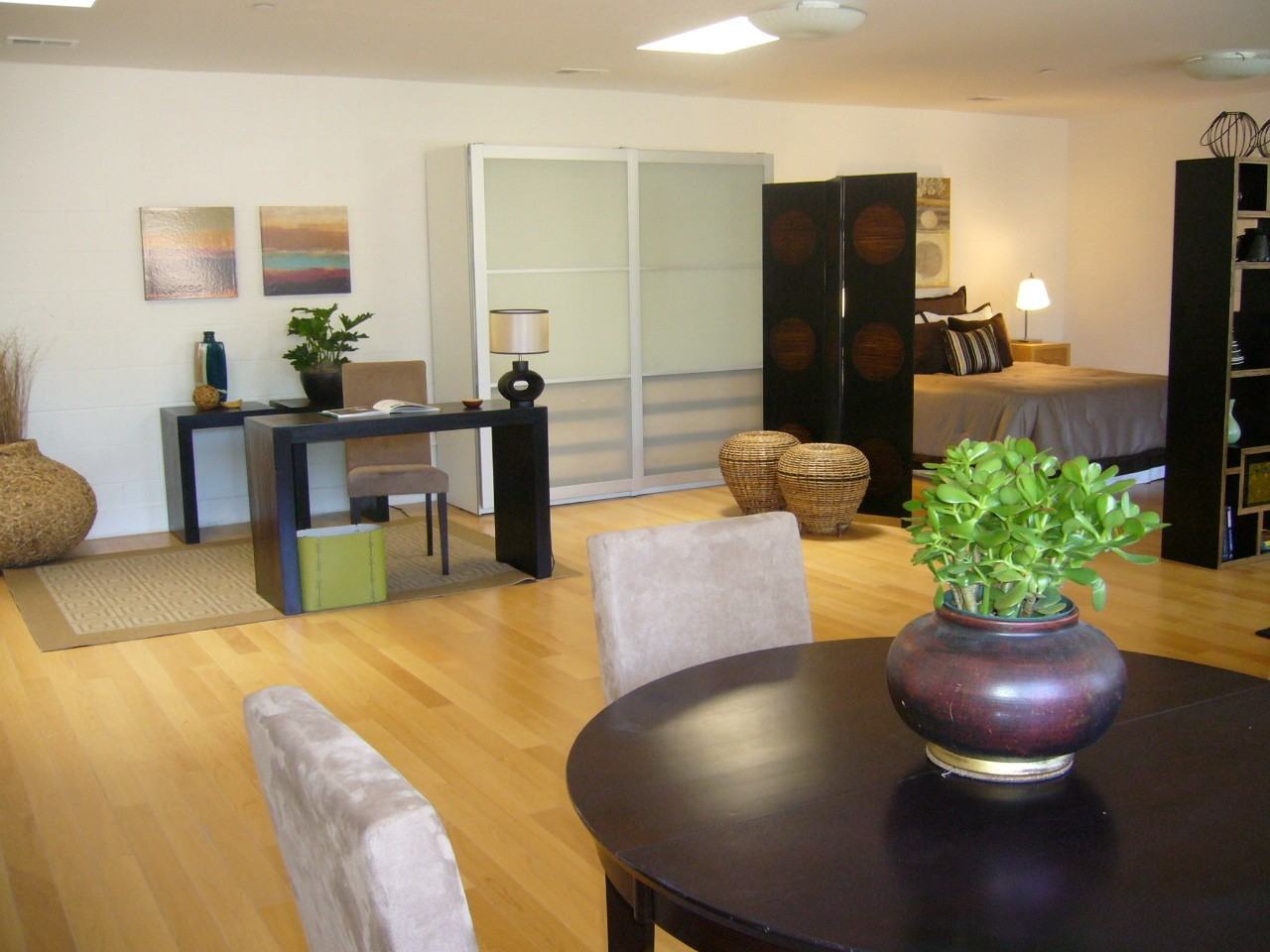 936 West Macarthur Blvd. - Photo 2 of 6
