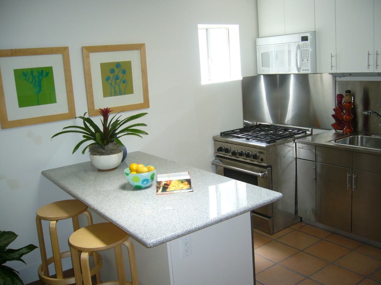 936 West Macarthur Blvd. - Photo 4 of 6