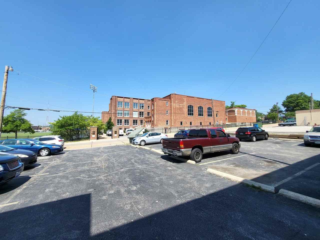 2625 South Big Bend Boulevard - Photo 2 of 8