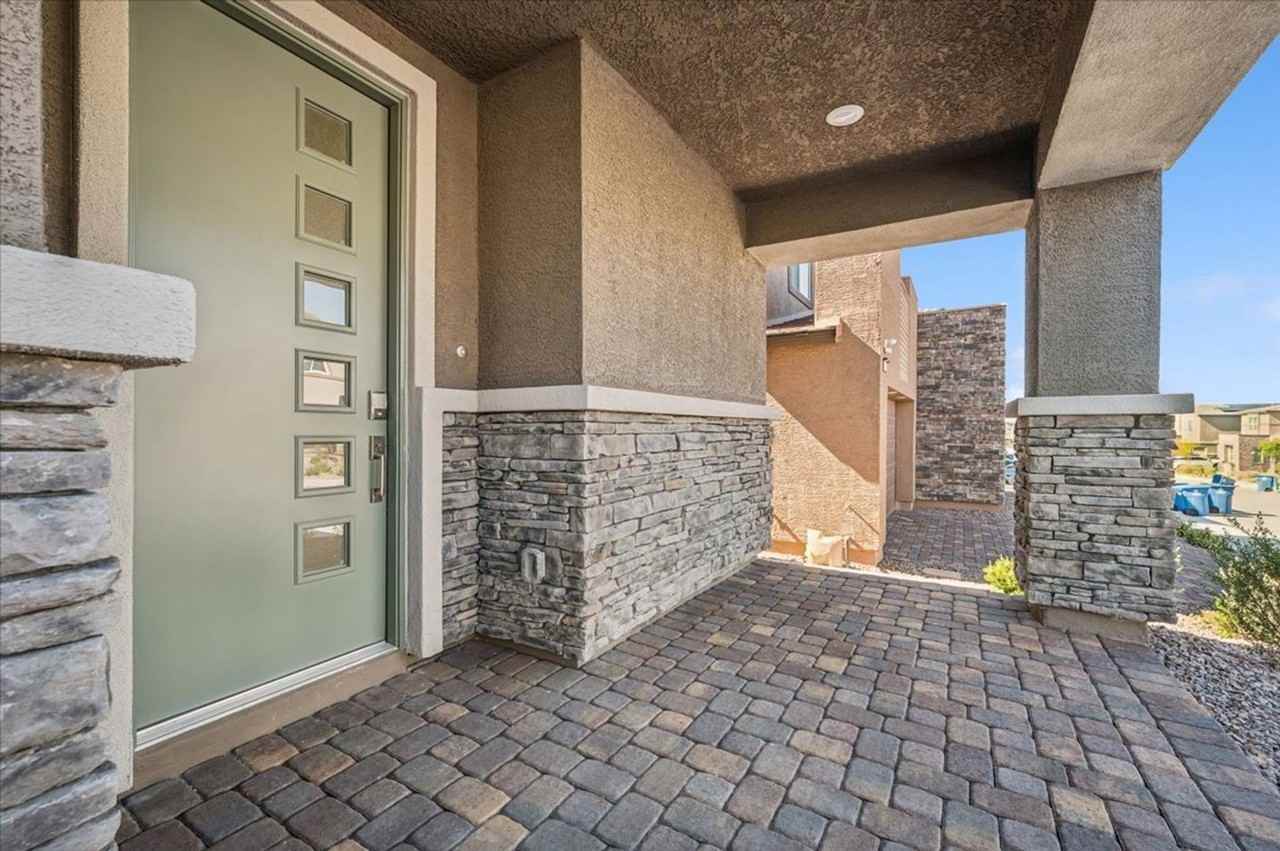 311 Mount Tyndall St - Photo 4 of 50