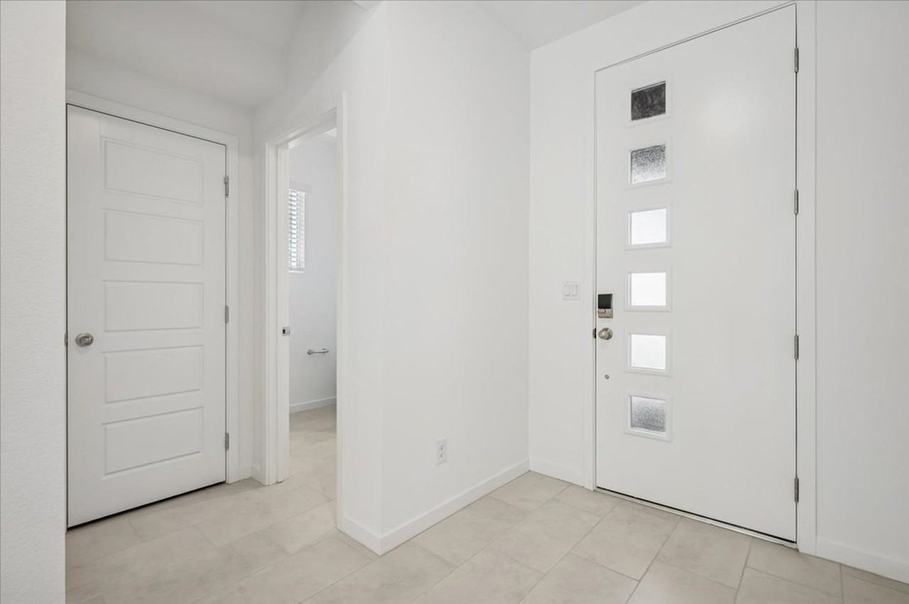 311 Mount Tyndall St - Photo 5 of 50