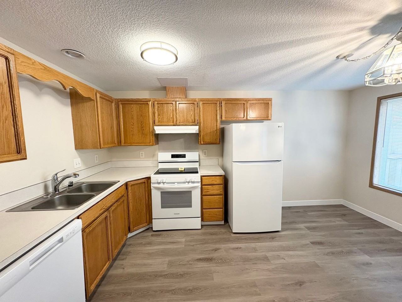14216 Se 7th Way - Photo 2 of 20