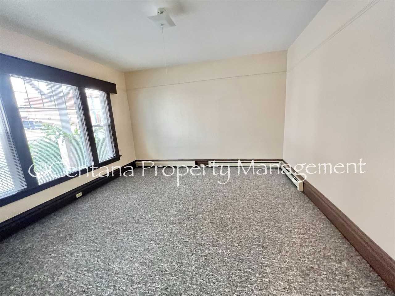 704 704 W. Galena Downstairs - Photo 3 of 21