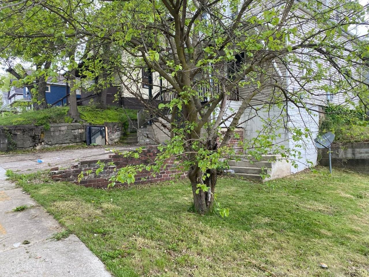 393 E Thornton St - Photo 2 of 15