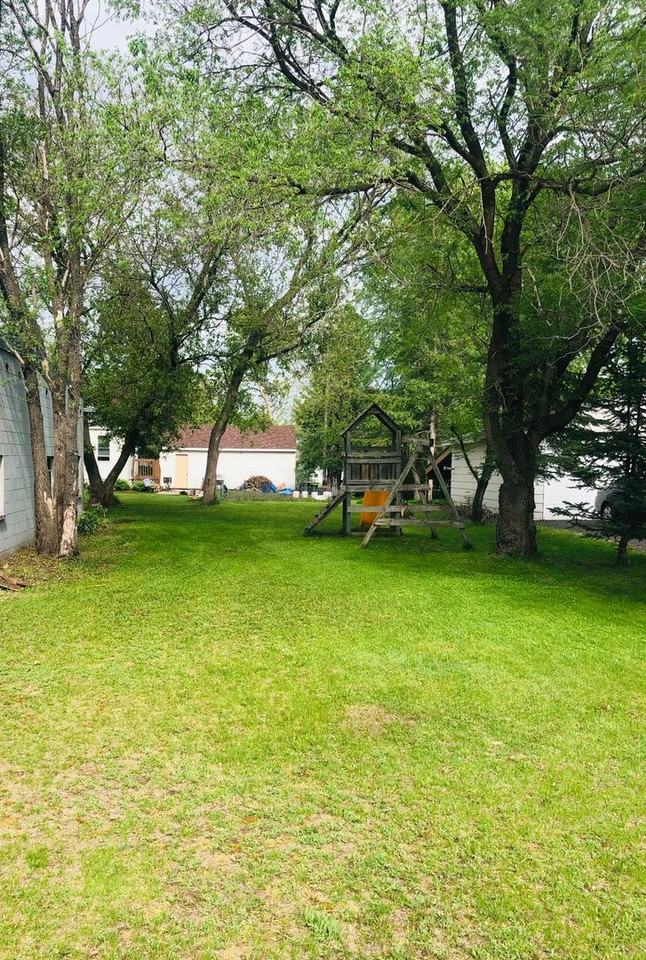 916 Park Ave - Photo 2 of 12