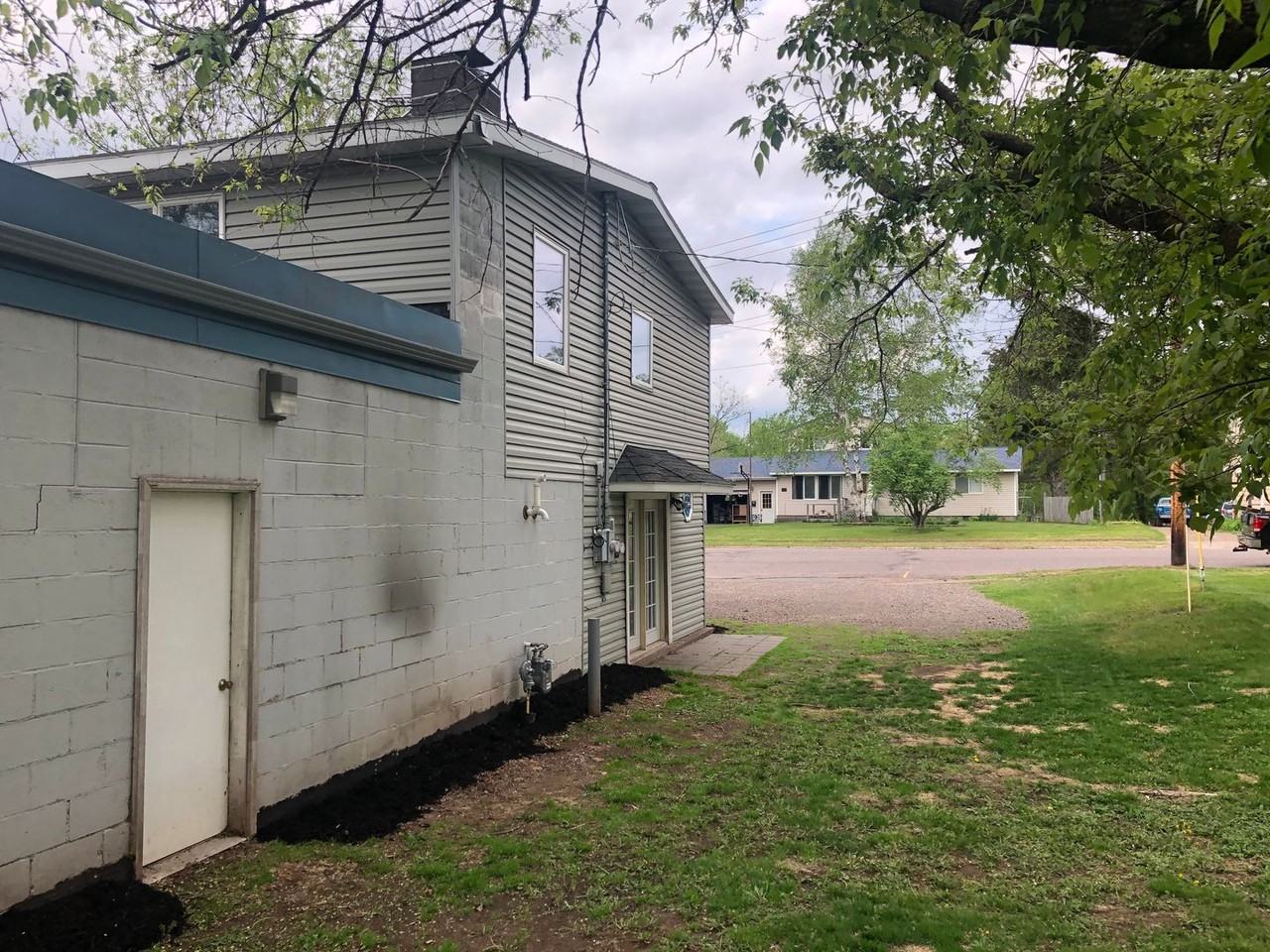 916 Park Ave - Photo 5 of 12