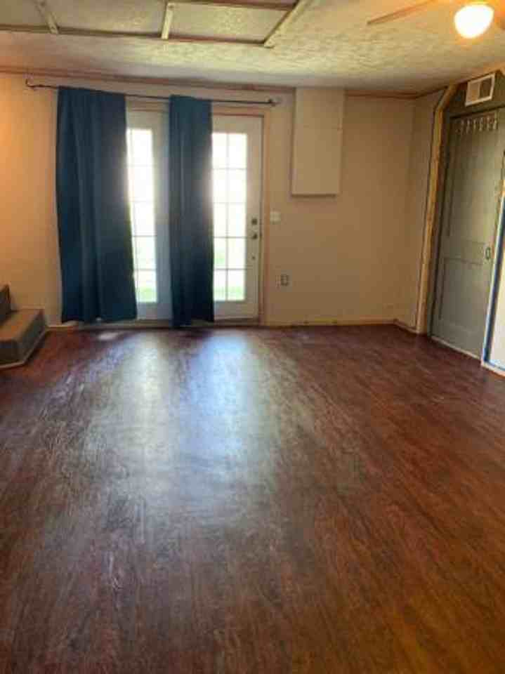 916 Park Ave - Photo 6 of 12