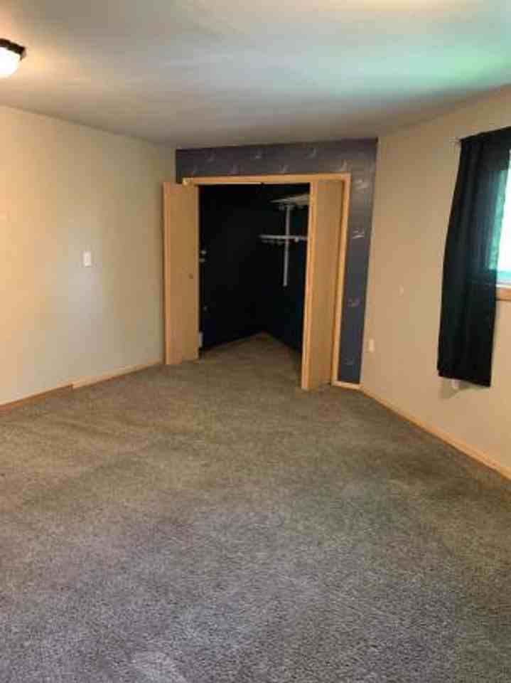 916 Park Ave - Photo 7 of 12