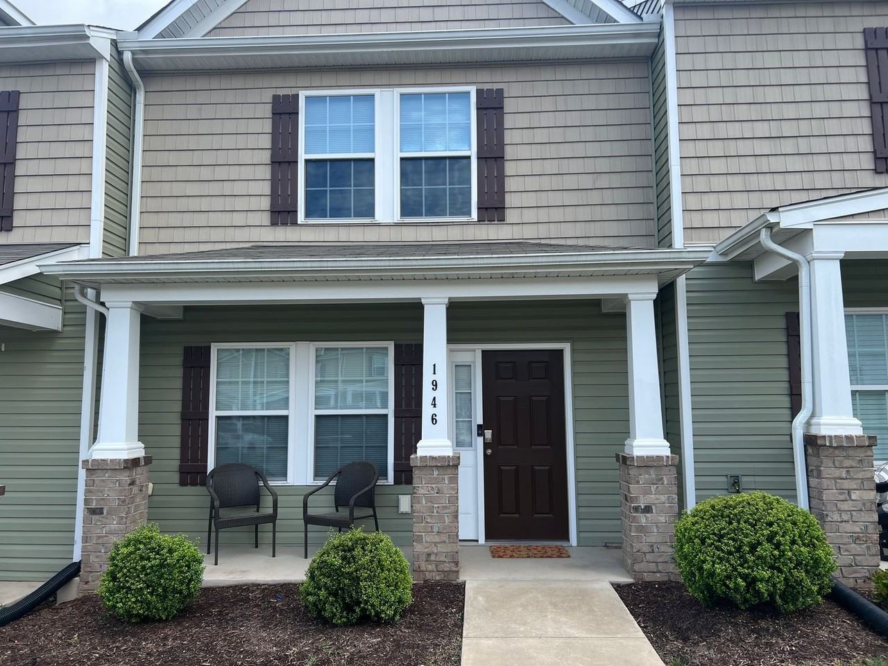 1946 Kennington Park Road - Photo 2 of 17