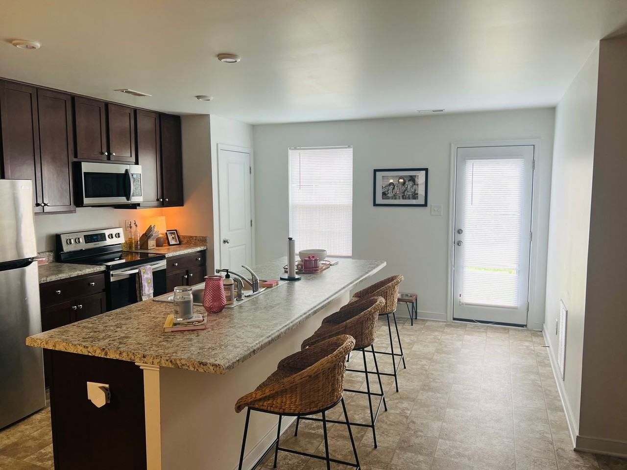 1946 Kennington Park Road - Photo 6 of 17