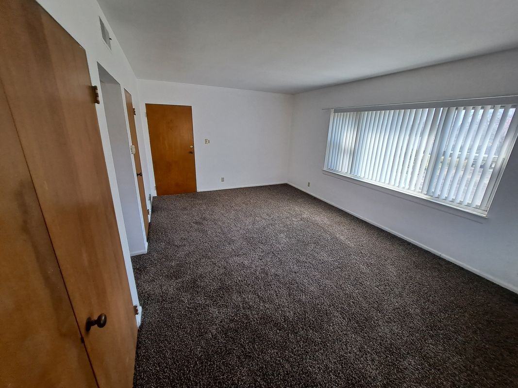 2125 21st Ave ##4 - Photo 3 of 9