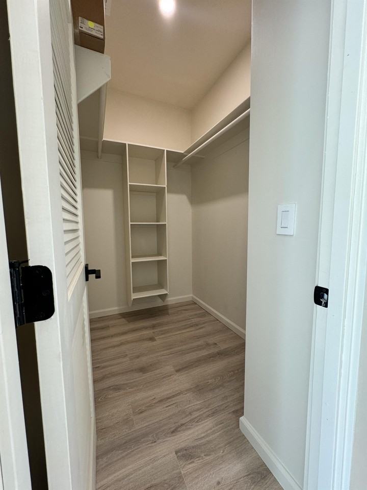 1510 W Monroe St #B - Photo 7 of 8