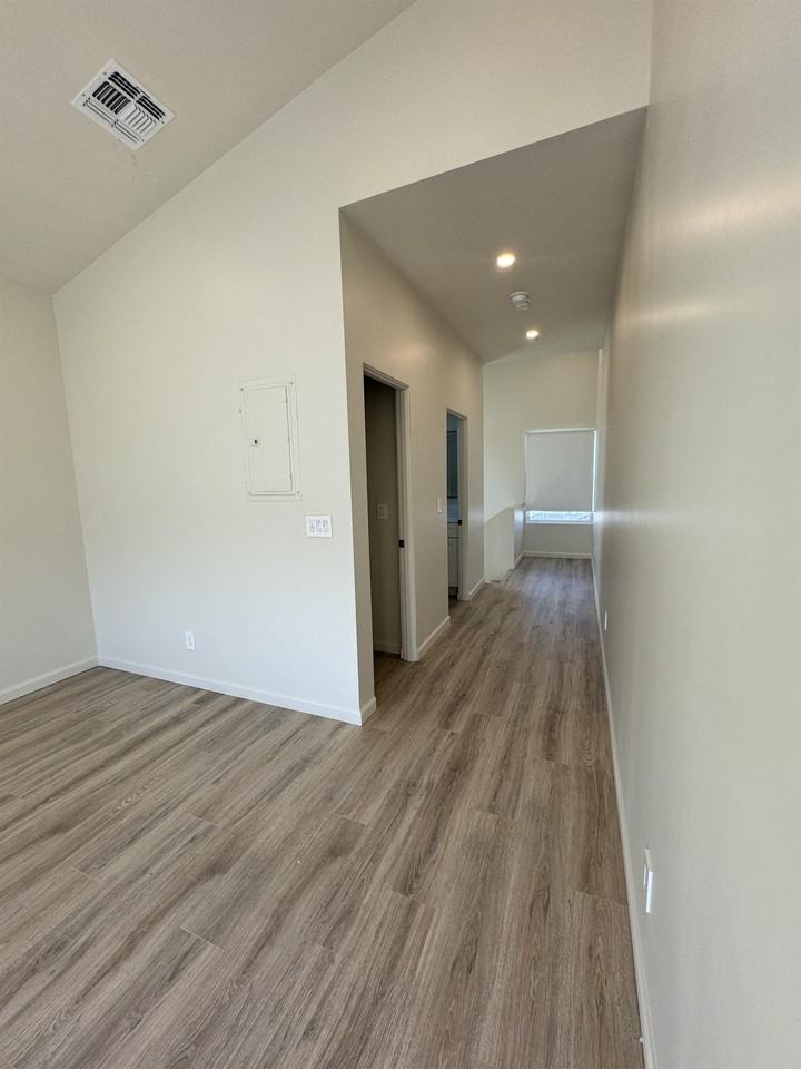 1510 W Monroe St #B - Photo 2 of 8