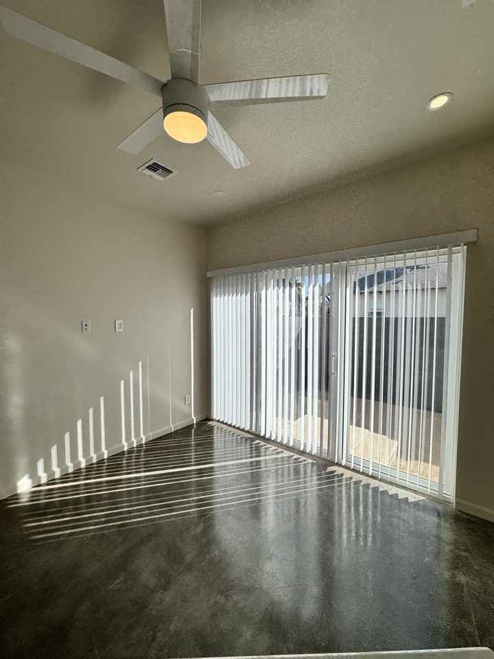 1510 W Monroe St #B - Photo 4 of 8