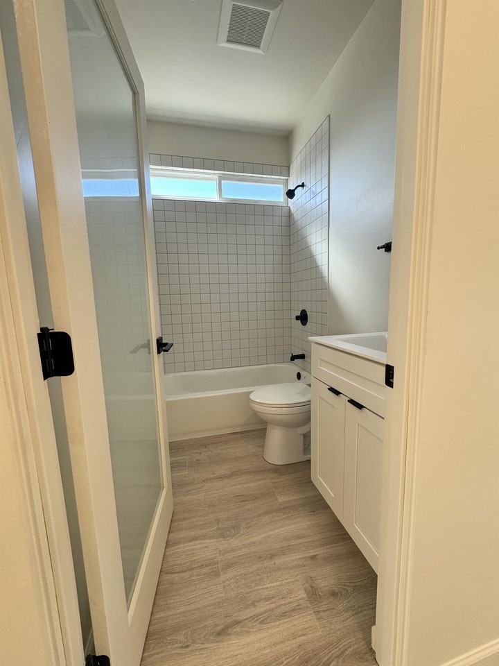 1510 W Monroe St #B - Photo 6 of 8