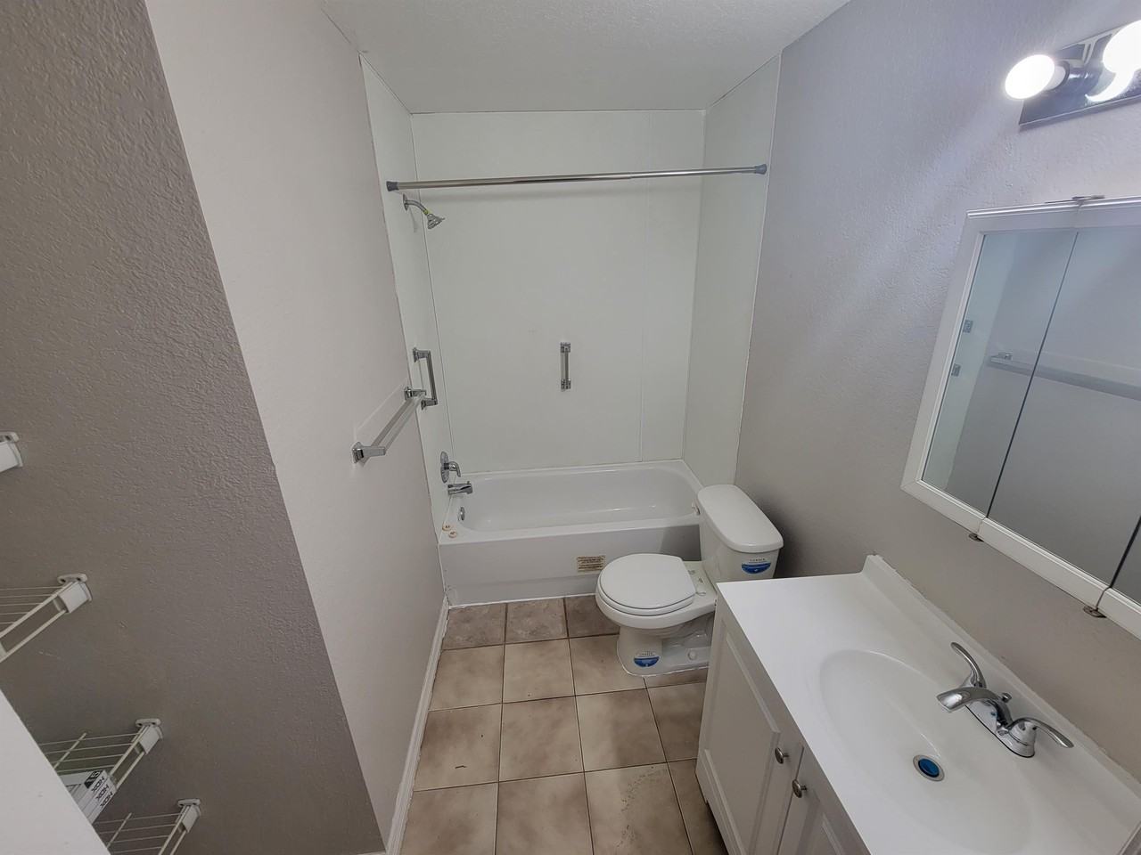 1611 Miller Ave - Photo 2 of 10