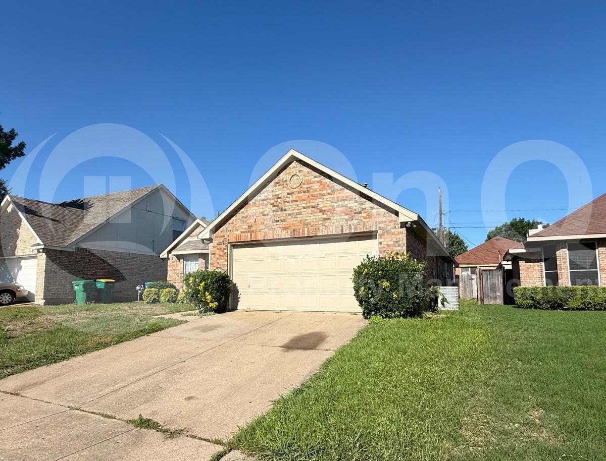 733 Rockett Ln - Photo 2 of 21