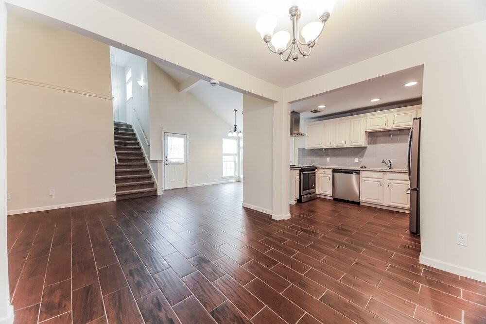1208 Paintbrush St - Photo 6 of 17