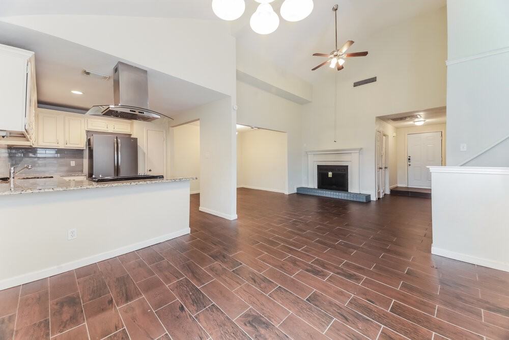 1208 Paintbrush St - Photo 7 of 17