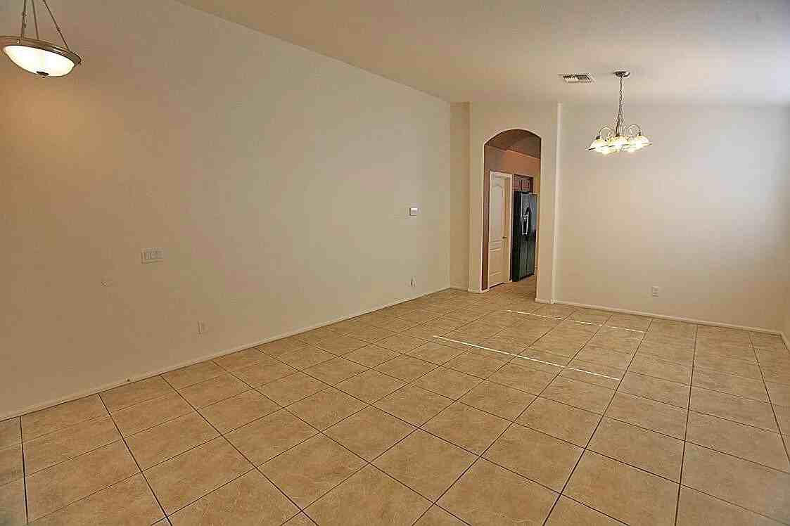 9902 W Melinda Ln - Photo 7 of 19