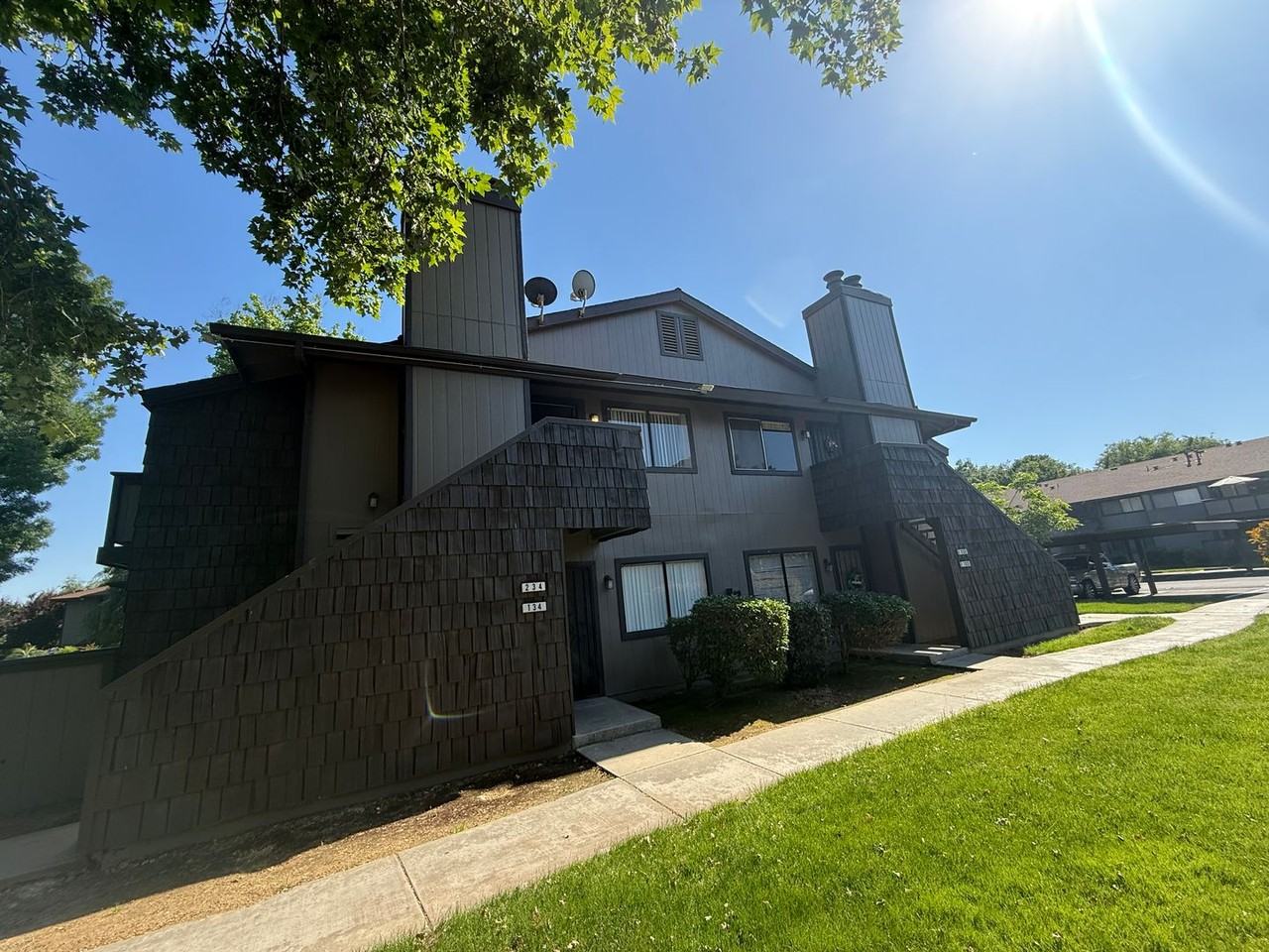 1190 S Winery Ave - Photo 3 of 33