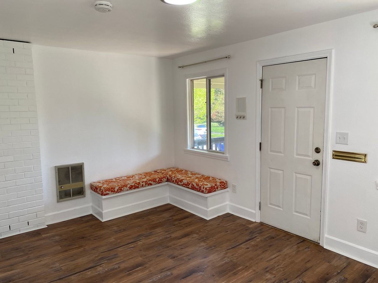 6525 N Maryland Ave - Photo 3 of 13