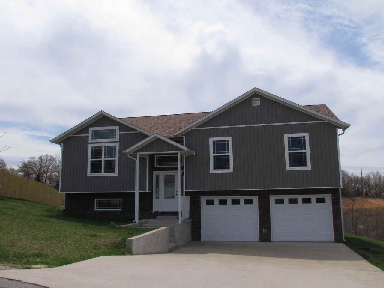 16117 Haidyn Rd - Photo 2 of 34