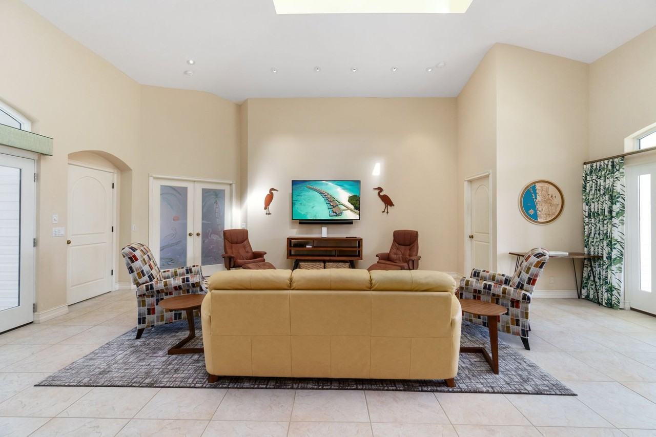 27130 Flamingo Dr - Photo 2 of 23