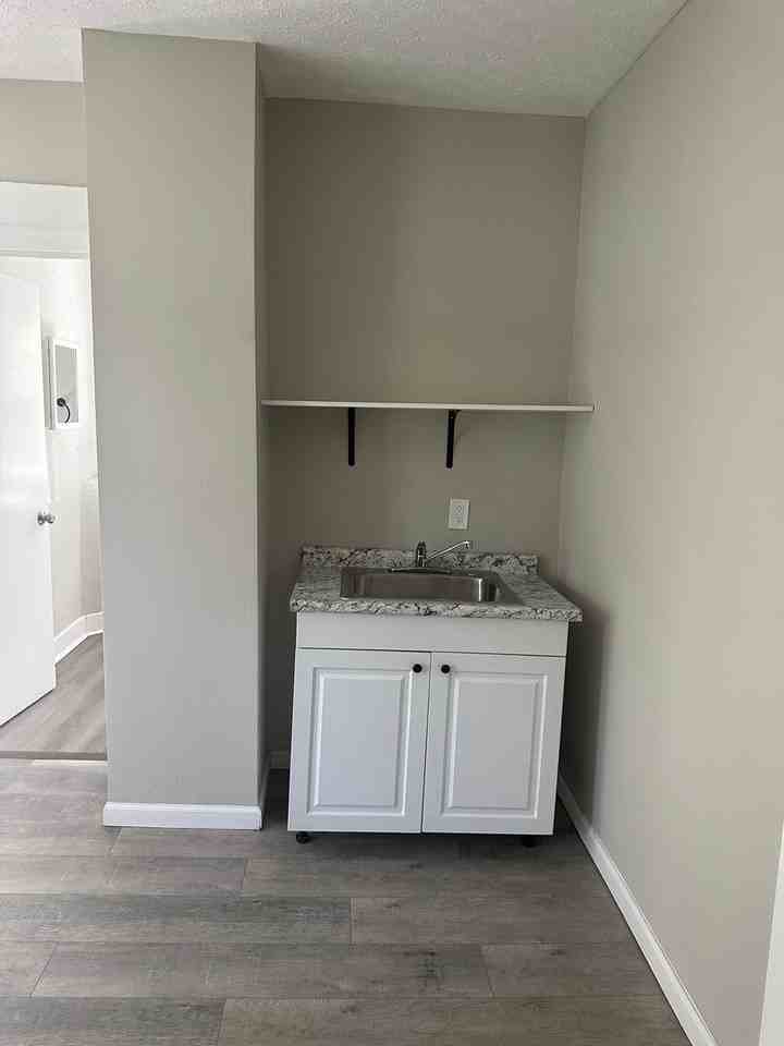 2228 E 78th St #DN - Photo 3 of 9