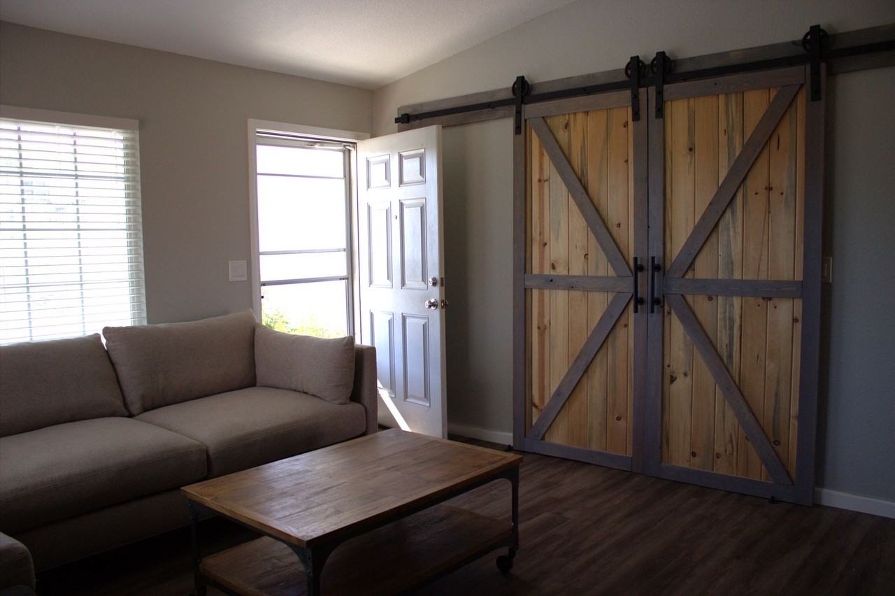 17450 Crystal Canyon Blvd - Photo 3 of 11