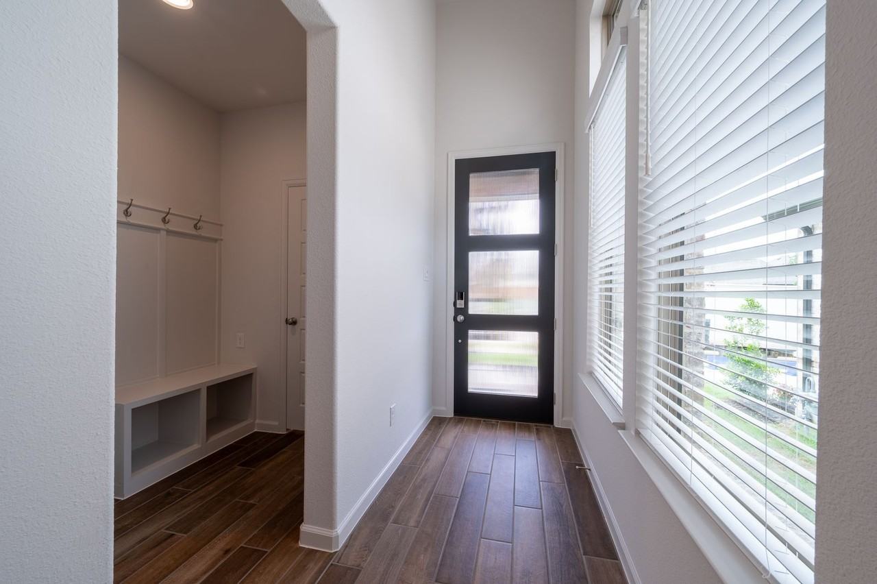 9316 Paintbrush Dr - Photo 4 of 25