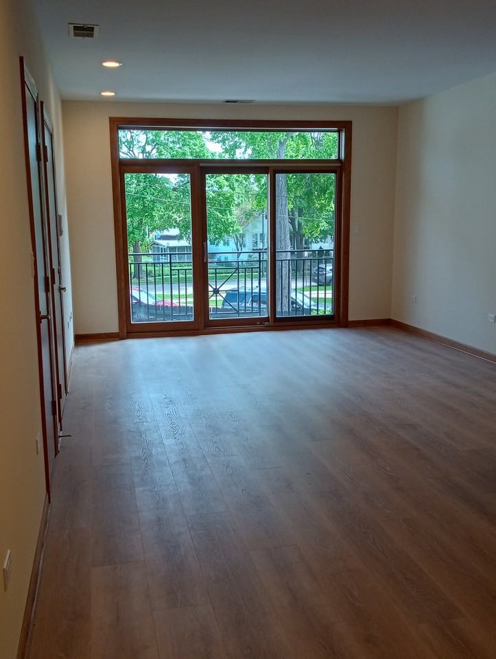 6811 W Raven St #3E - Photo 3 of 15