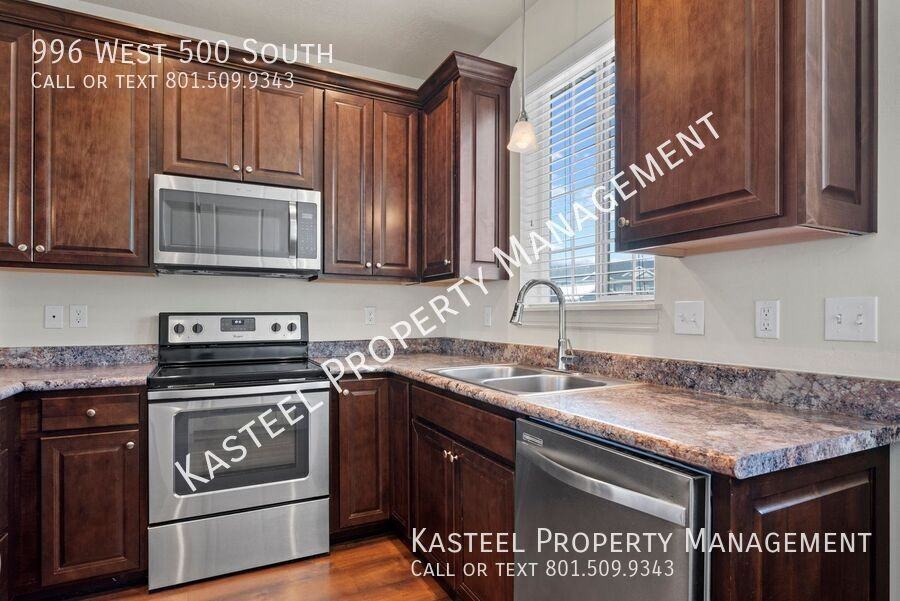 996 W 500 S - Photo 3 of 21