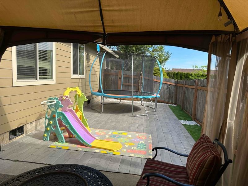 16138 Ne Wasco Ct - Photo 3 of 20