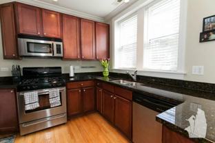 4867 N Hermitage Ave - Photo 1 of 1