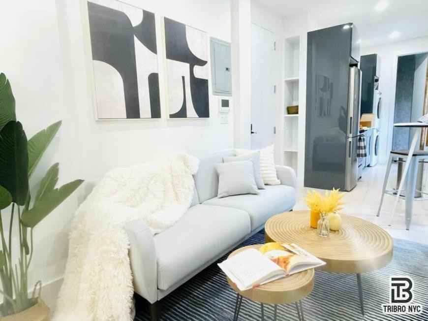 513 W 48th St - Photo 3 of 8