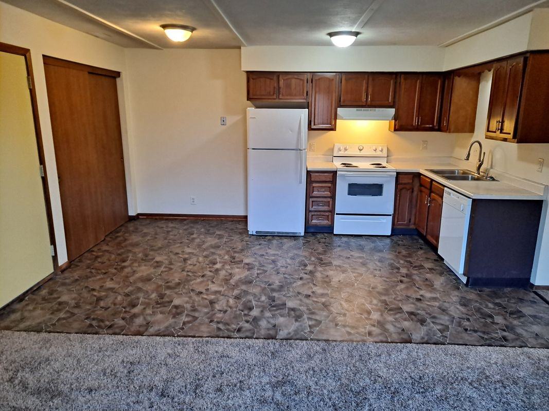 1445 W 16th St ##3 - Photo 4 of 10