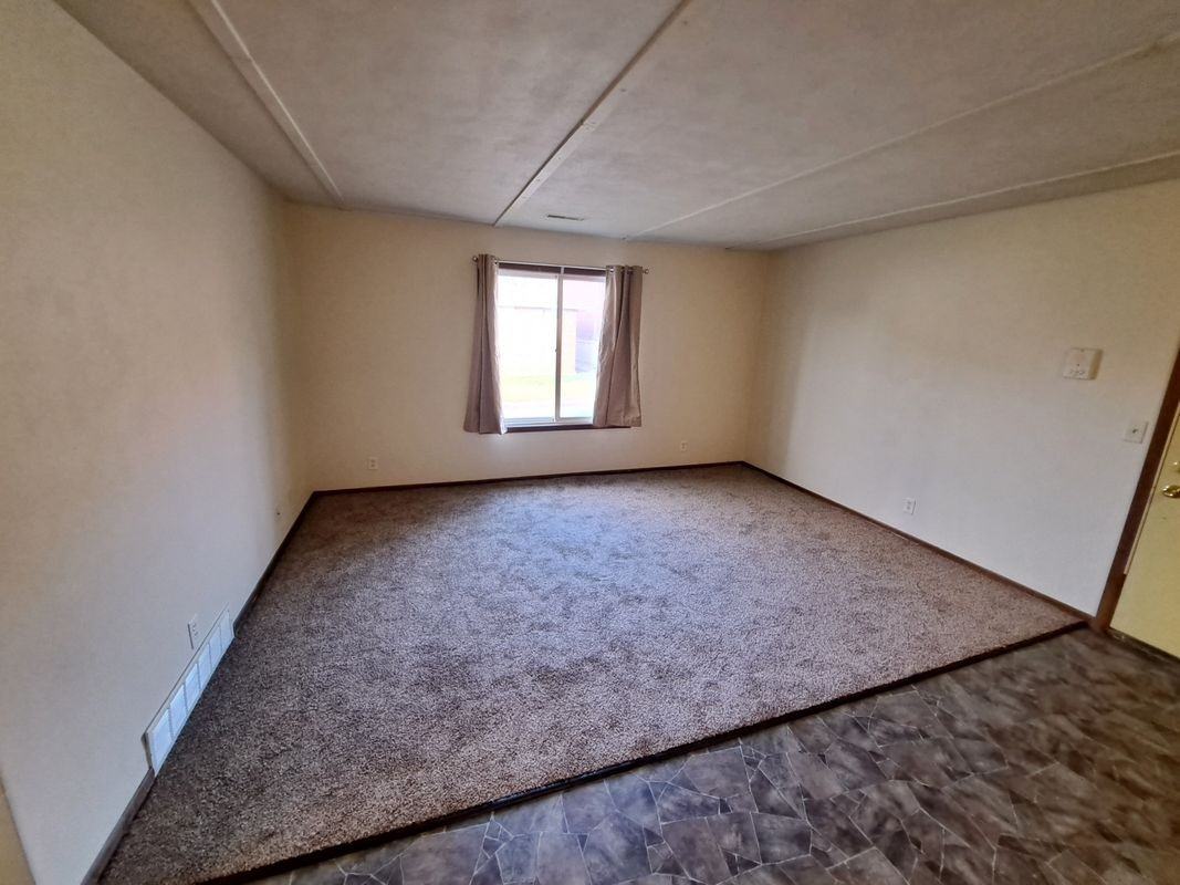 1445 W 16th St ##3 - Photo 5 of 10