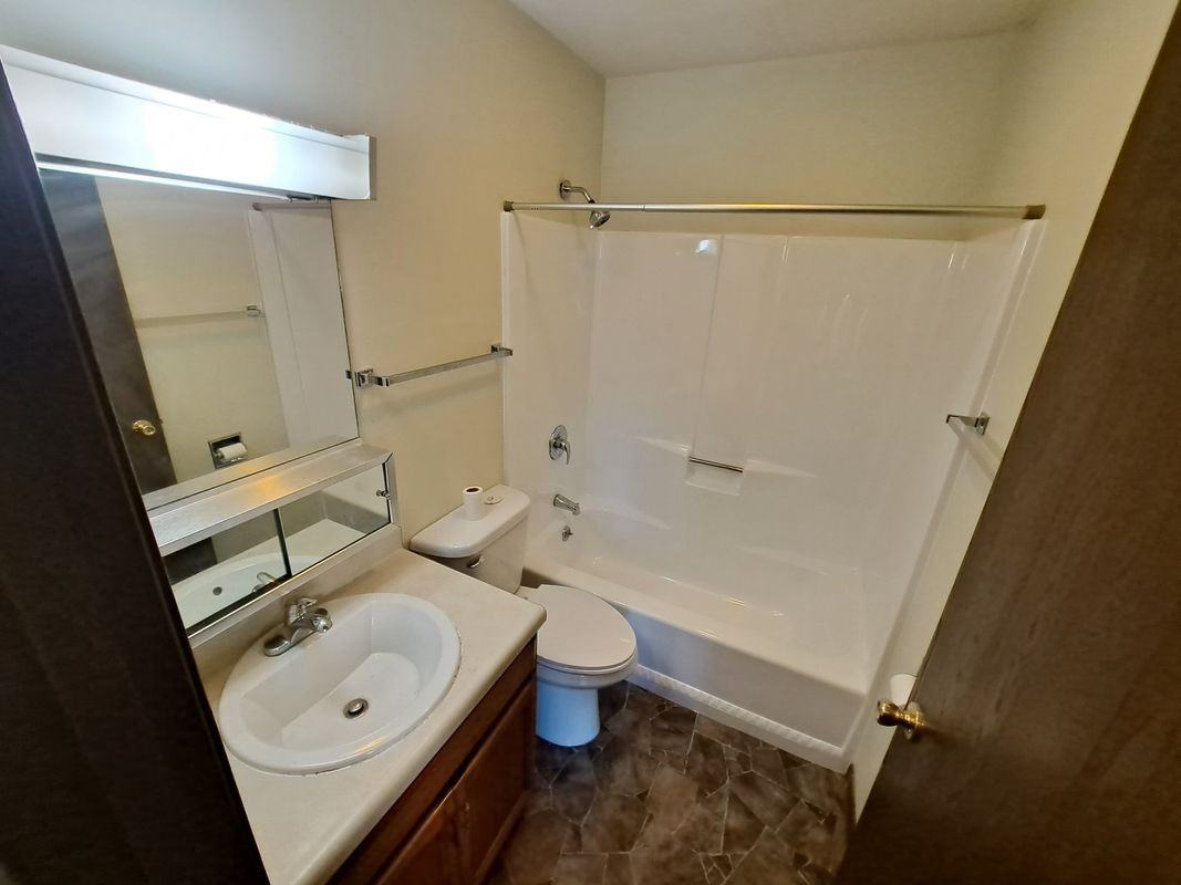 1445 W 16th St ##3 - Photo 7 of 10