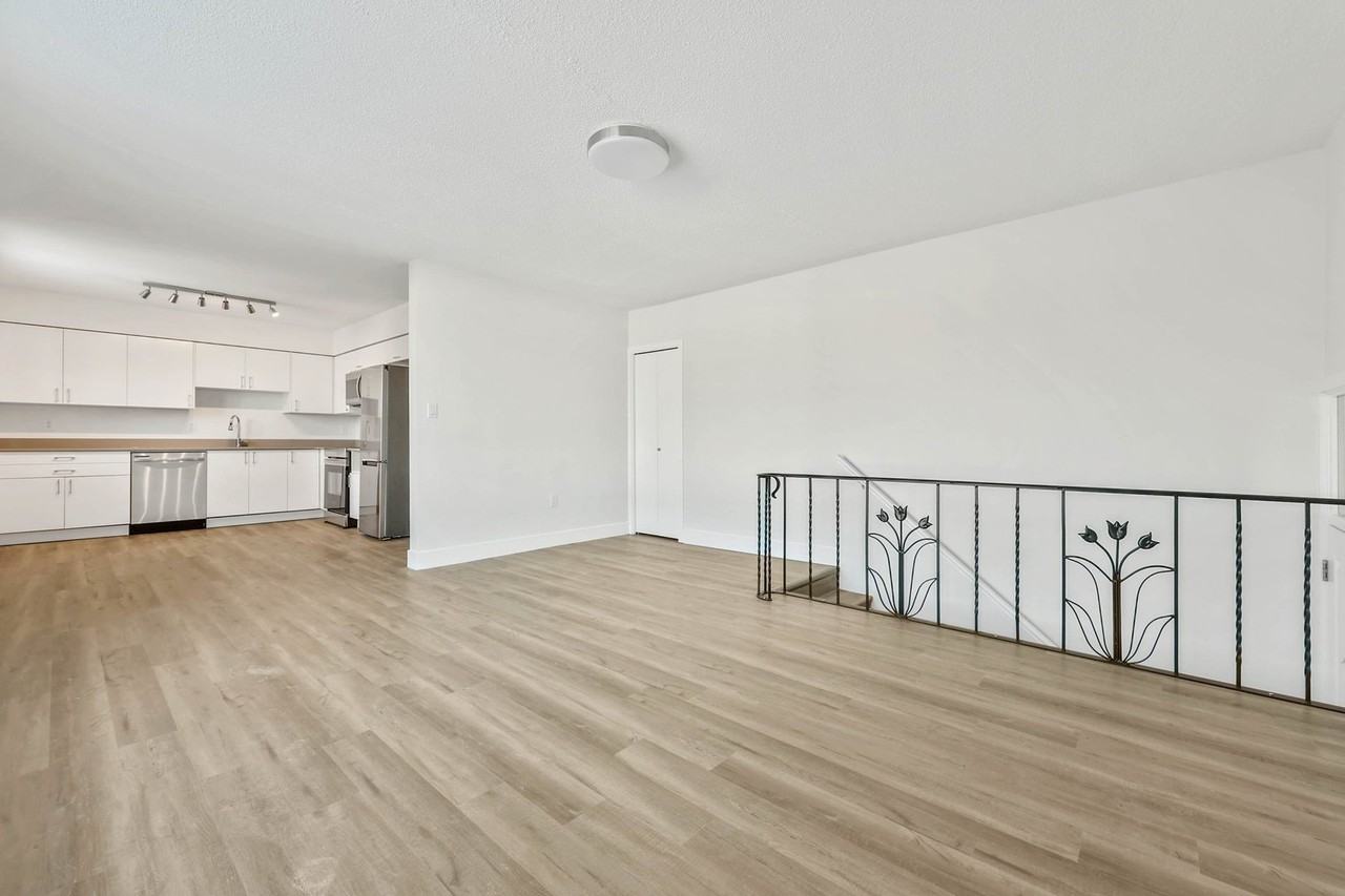 337 Royal Ave - Photo 3 of 13