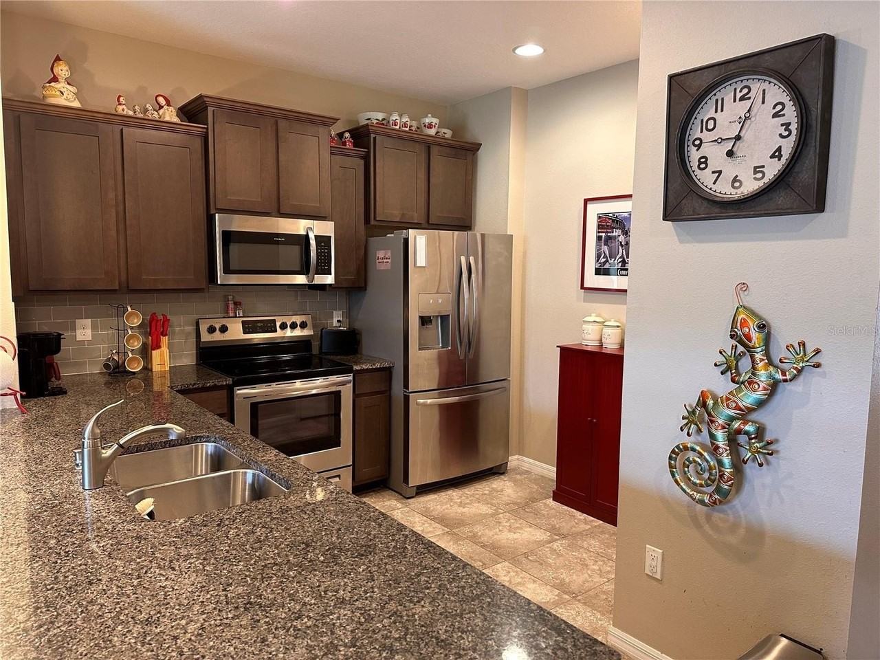 6434 Baytown Dr - Photo 5 of 24