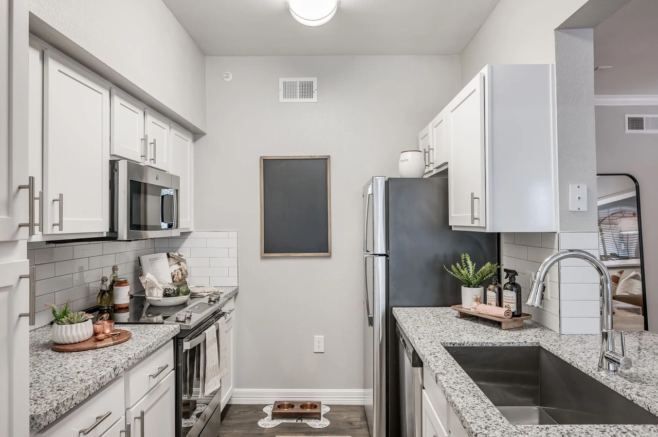 Kingwood Dr #RK2 - Photo 5 of 8