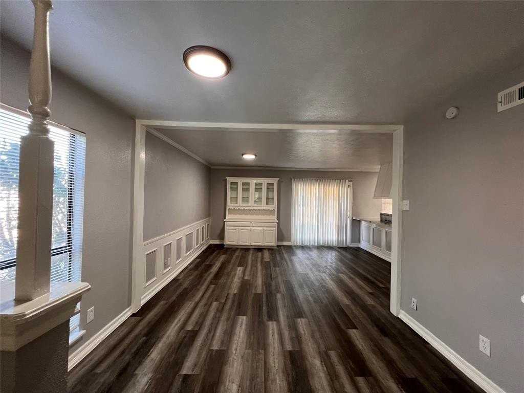 8506 Woodside Rd - Photo 6 of 27